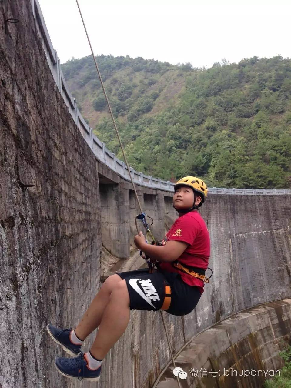 包含棒球附加赛，洞庭玄武队与江南闪电队读秒扳平，体能对抗拉满！宿敌对话再升级的词条