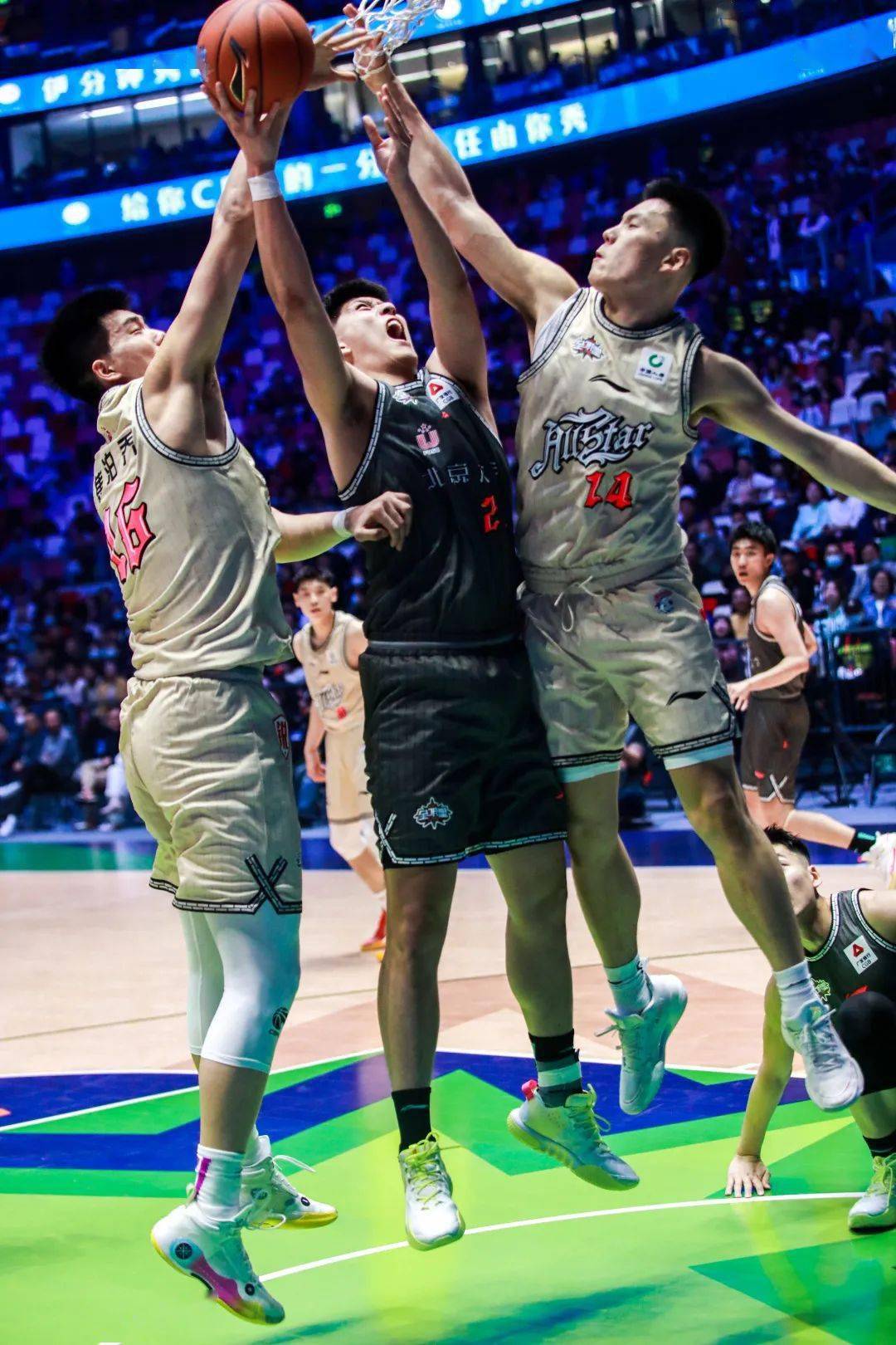 赛地聚焦:CBA常规赛窗口期热度飙升,武汉三镇防线松动,气氛紧张,纪律约束更严格的简单介绍 赛地聚焦:CBA常规赛窗口期热度飙升,武汉三镇防线松动,气氛紧张,纪律约束更严格的简单介绍