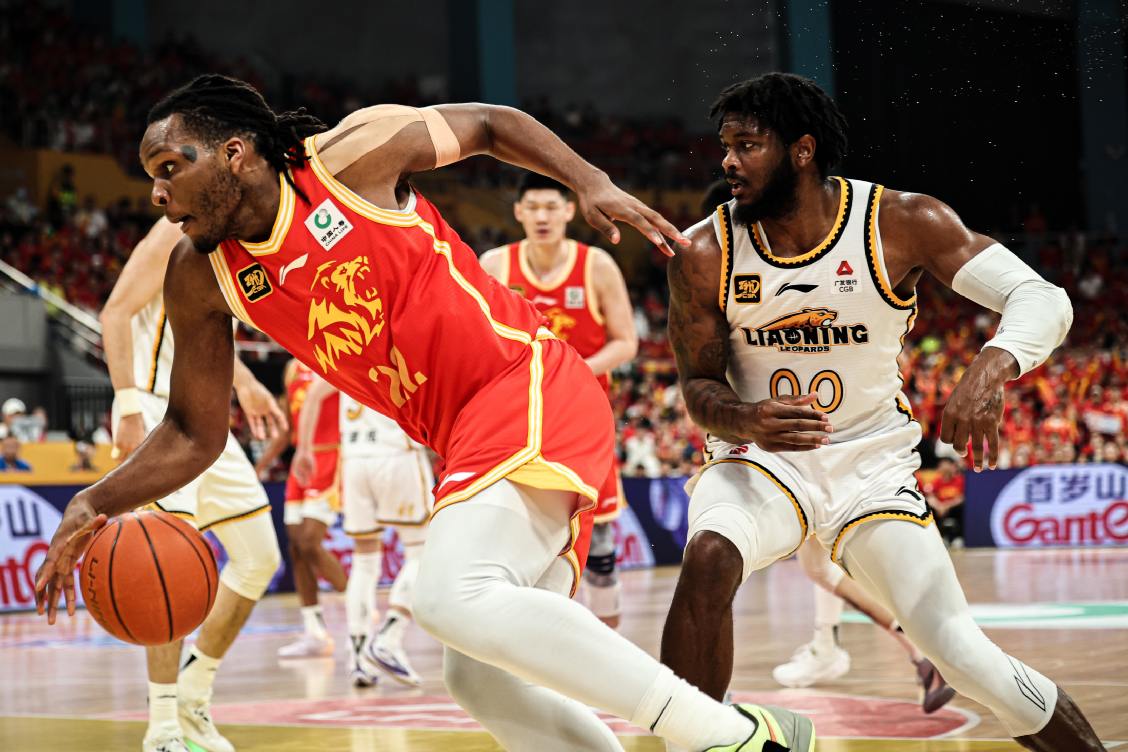 今晨体能课后，新疆广汇外线爆发备战NBA常规赛，质疑声仍在，数据趋势出现新变化的简单介绍