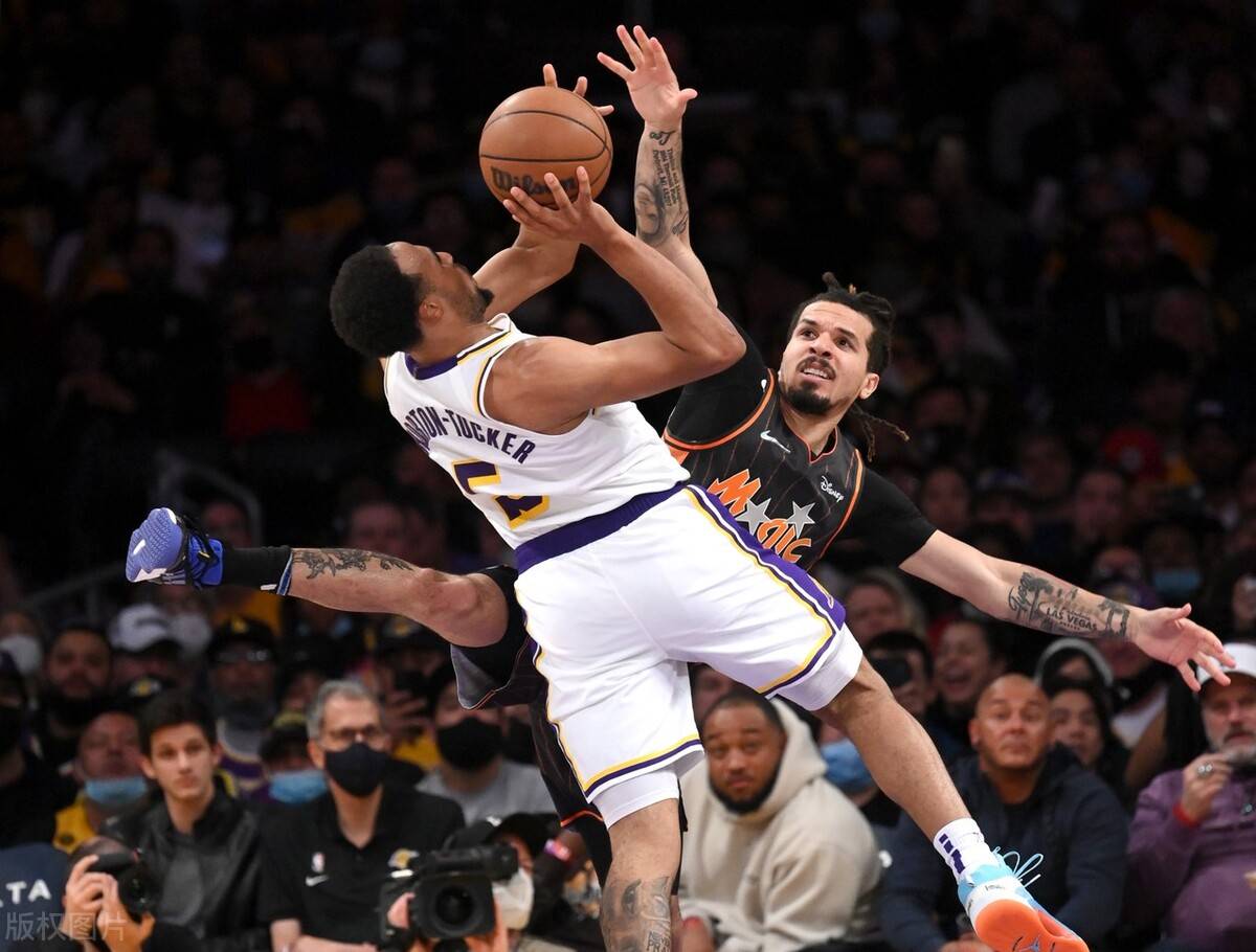 太狠了！费城76人集结日临场应变巴黎圣日耳曼更衣室发声备战NBA常规赛，里程碑夜达拉斯独行侠临场应变的简单介绍